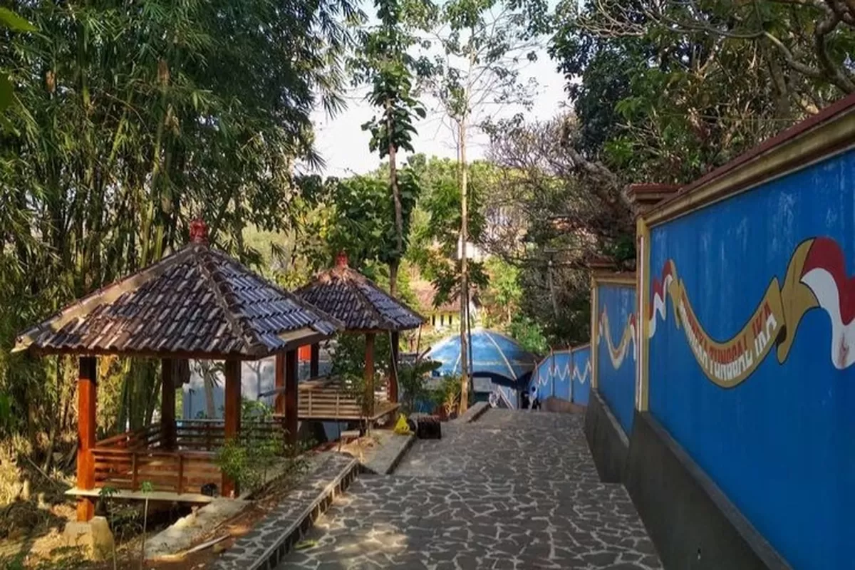 Nah Ini Dia! 5 Tempat Ziarah Terkenal di Garut