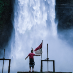 Inilah Keindahan Curug Sanghyang Taraje di Balik Hutan Garut