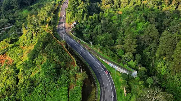 8 Tips Aman Lewat Tanjakan Panganten Garut. Simak Baik-baik Ya!