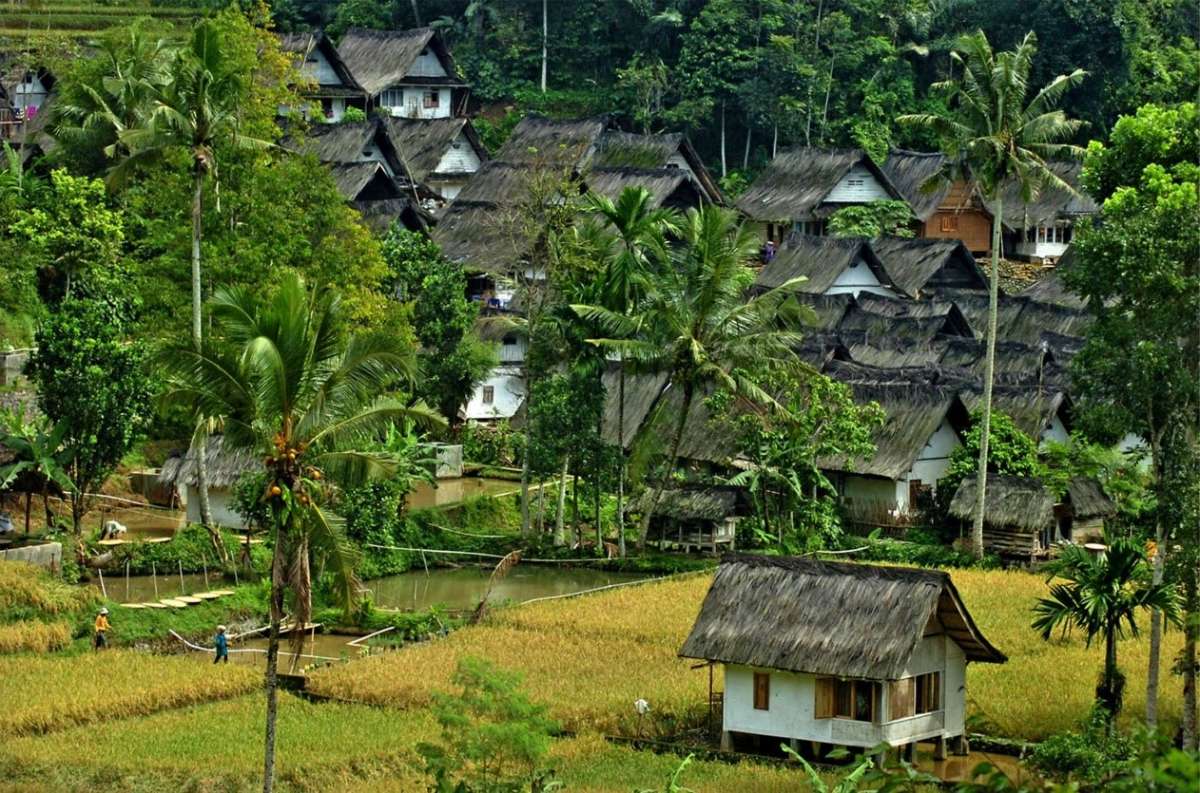 5 Cara Hidup Selaras dengan Alam ala Kampung Dukuh Garut